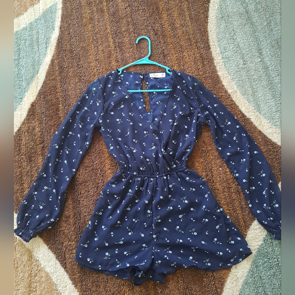 Hollister long sleeve romper. XS. Navy blue w/pockets & clasps at chest.